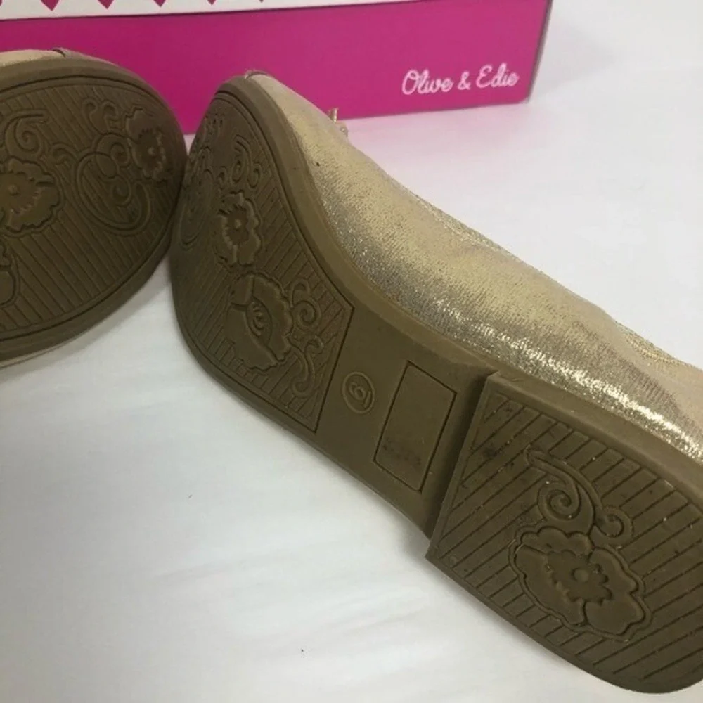 Olive & Edie Taylor Gold Shoes Size‎ 6M